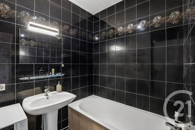 Appartement T2 à vendre - 2 pièces - 54.0 m2 - PARIS - 75019 - ILE-DE-FRANCE - Century 21 Chaumont-Laumière