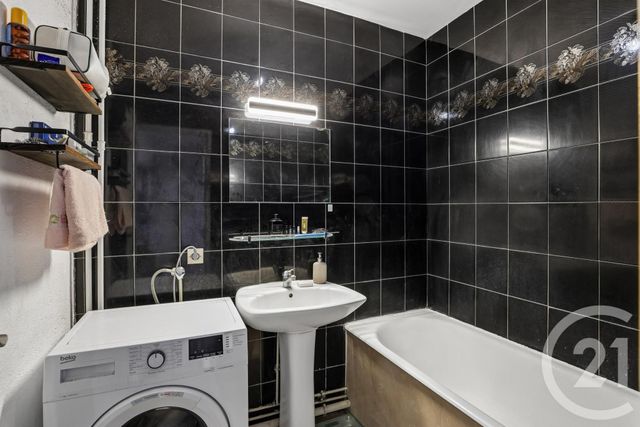 Appartement T2 à vendre - 2 pièces - 54.0 m2 - PARIS - 75019 - ILE-DE-FRANCE - Century 21 Chaumont-Laumière