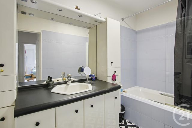 Afficher la photo en grand Appartement F4 à vendre - 4 pièces - 88.0 m2 - PARIS - 75019 - ILE-DE-FRANCE - Century 21 Chaumont-Laumière