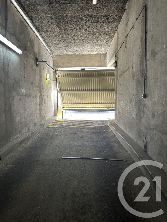 Afficher la photo en grand parking à vendre - 10.0 m2 - PARIS - 75019 - ILE-DE-FRANCE - Century 21 Chaumont-Laumière