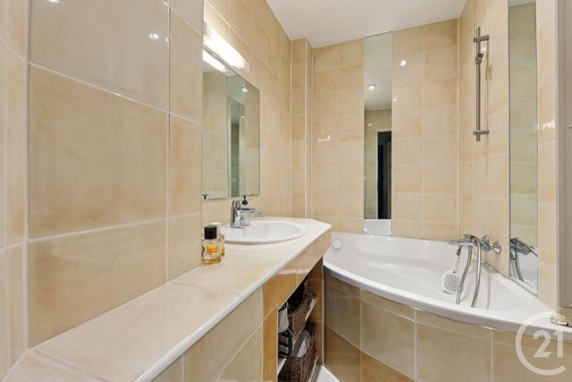 Appartement F3 à vendre - 3 pièces - 72.08 m2 - PARIS - 75019 - ILE-DE-FRANCE - Century 21 Chaumont-Laumière