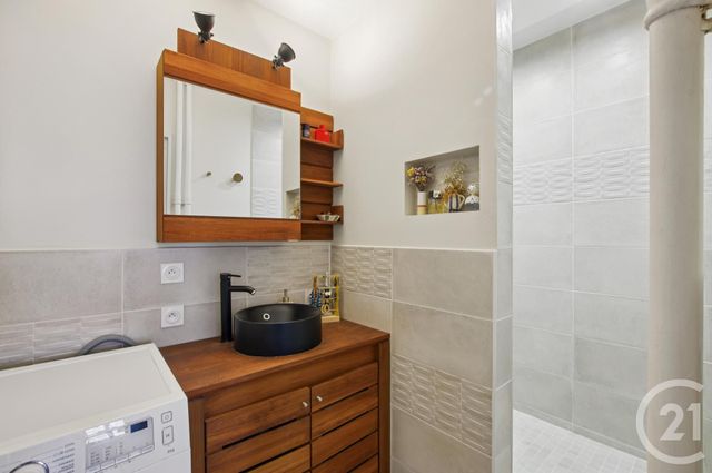 Appartement F2 à vendre - 2 pièces - 55.0 m2 - PARIS - 75019 - ILE-DE-FRANCE - Century 21 Chaumont-Laumière