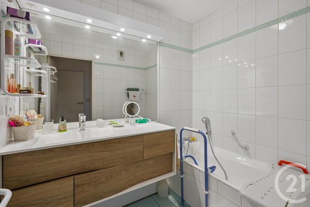 Appartement F4 à vendre - 4 pièces - 94.28 m2 - PARIS - 75019 - ILE-DE-FRANCE - Century 21 Chaumont-Laumière