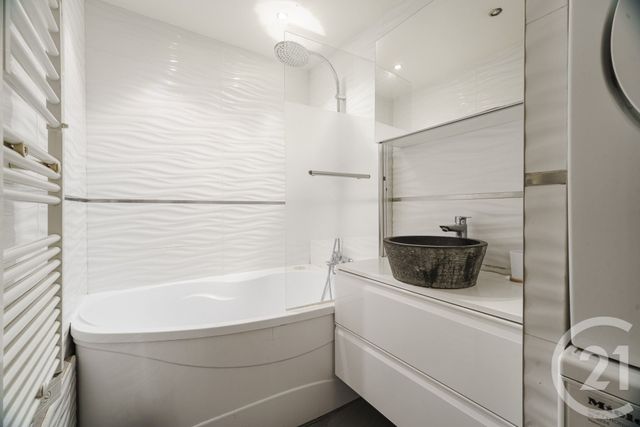 Appartement F3 à vendre - 3 pièces - 74.02 m2 - PARIS - 75019 - ILE-DE-FRANCE - Century 21 Chaumont-Laumière